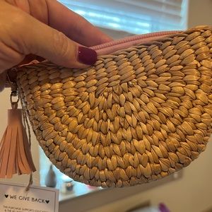 NEW: Seagrass small clutch purse 👜 Perfect for Spring/Summer activities!